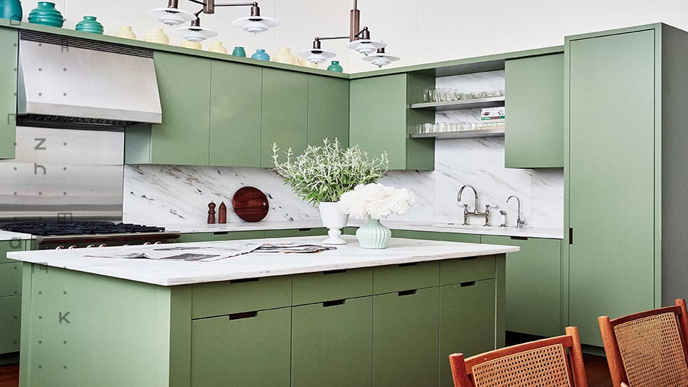 بهتر است برای آشپزخانه‌های کوچک از کابینت‌های سبک مدرن استفاده کنید.